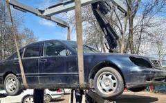 Близо 1000 стари коли в София със стикери за принудително преместване