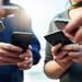 Крадци отключват и печелят пари от откраднати iPhone-и