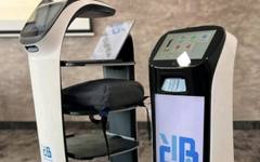 Нова реалност: Роботи сервират, рекламират и посрещат клиенти