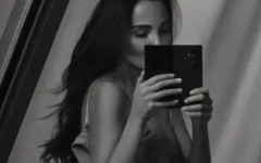 Отново в центъра на вниманието: Николета Лозанова подпали мрежата със секси селфи от банята