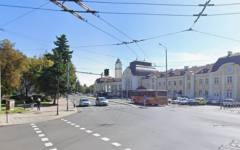 Ремонтът пред гарата в Бургас продължава