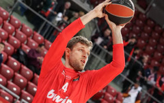 Александър Везенков: Да се наредиш до Антъни Паркър е нещо специално