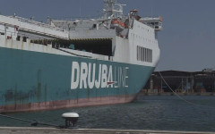 Откриха голямо количество контрабандни цигари в матраци на кораб в Бургас