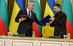 ПБ няма да връща в парламента 10-годишното споразумение с Украйна