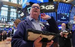 Индексите на Уолстрийт се отправиха към нови рекорди, Dow Jones се доближава до границата от 50 000 пункта след силни корпоративни отчети