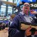 Индексите на Уолстрийт се отправиха към нови рекорди, Dow Jones се доближава до границата от 50 000 пункта след силни корпоративни отчети