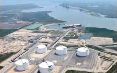 Катарският гигант QatarEnergy вече произвежда втечнен газ в Тексас