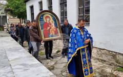 Почетоха пристигането на чудотворната икона на Света Богородица Скоропослушница във варненския храм "Св. Архангел Михаил"
