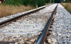 Младеж е с 50% изгаряния, закачил с въдица електропровод на БДЖ