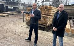 Палисандър: Защо семейна фирма от Ракитово облицова българските къщи с дърво, а не с бетон