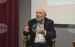 "Трудовак" на Алберт Бенбасат е роман събитие, който демитологизира казармата в НРБ, каза за премиерната книга д-р Тони Николов