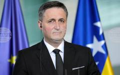 Висока оперативна съвместимост на Босна и Херцеговина с НАТО отчете председателят на босненското президентство Денис Бечирович в Брюксел