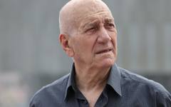 Полицията арестува мъж, наплюл бившия премиер Ехуд Олмерт