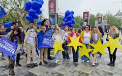 Проевропейско шествие и демонстрация в подкрепа на бившия кандидат за президент Калин Джорджеску се провеждат едновременно в Букурещ