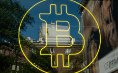 Ралито на биткойна фиксира погледа на трейдърите върху 80 хил. долара