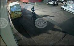 Трима мъже, свързани с Украйна, са обвинени в поредица от палежи на обекти, имащи отношение към британския премиер Киър Стармър