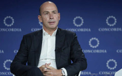 Новият собственик на Левски стартира ключови преговори