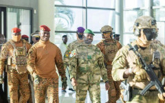 Две силни експлозии бяха чути край летището в столицата на Мали