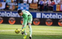 Вратар полудя и удари зверски съперник, рискува до 15 мача наказание