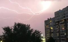 Не трябва да се къпете по време на гръмотевична буря
