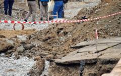 Работник загина, затрупан с пръст от багер по време на ремонт в Бургас