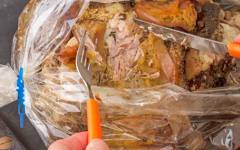 Рецепта на деня: Свински бут в плик