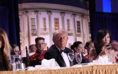 Разкриха какво пише на мистериозната бележка, показана на Тръмп по време на атентата