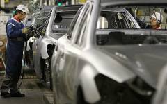 Отчаяната агония на европейската автомобилна индустрия, причинена от троянския кон