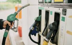 Между 1 и 12% поскъпват за месец горивата у нас