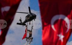 Командир на военновъздушна база в Турция е отстранен заради прелитане на самолети и хеликоптери по време на футболен мач