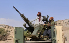 Най-малко четирима души загинаха, а 73 бяха ранени при погранични сражения между Афганистан и Пакистан