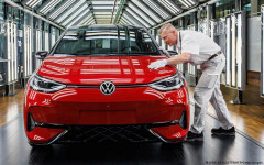 Германия: Как Фолксваген изпревари Тесла по продажби