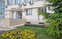 Мъжът, отправил закана за убийство към майка си и сестра си, остава в ареста, реши Районният съд в Търговище