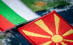 София изостава: Северна Македония налага своята версия в ЕС