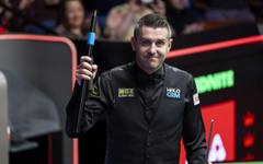 Бившите шампиони Тръмп и Селби също изхвърчаха от Световното по снукър