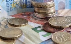 Еврото остава без промяна в курса спрямо долара в сутрешната междубанкова търговия