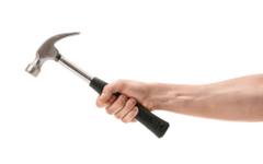 Въоръжен с чук рани петима в Токио