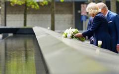 Крал Чарлз Трети и кралица Камила започнаха посещението си в Ню Йорк с визита на Националния мемориал за 11 септември