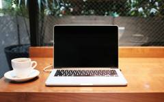 Успехът на MacBook Neo накара Microsoft да плати за проучване, което хвали лаптопите с Windows