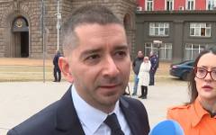 Слави Василев заряза Porsche-то си на забранено място в София