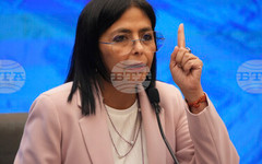 Делси Родригес призова САЩ да отменят санкциите срещу Каракас, след като Вашингтон разреши транзакциите с някои венецуелски банки