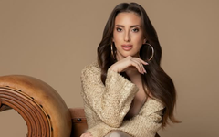 "Златно момиче" показа бременното си коремче