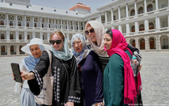 Защо инфлуенсъри рекламират Афганистан на талибаните