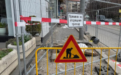 Ремонт с гранит и археология: защо тротоарът на ул. "Екзарх Йосиф" е затворен месеци наред