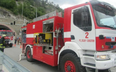 Огнеборци потушиха пожар в селскостопанска постройка в Мадан, спасени са 50 дка гора