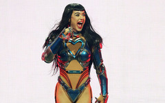 Разследват Кейти Пери по обвинения в сексуално посегателство