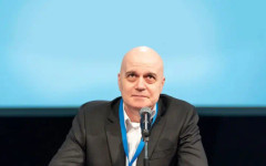 Слави Трифонов: Искам да открия три безумно талантливи деца и да ги изпратя в най-престижните училища по изкуствата в света