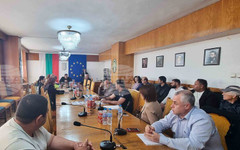 Незаконните сметища, неправилното паркиране и електрическите тротинетки бяха сред акцентите на открита среща в Левски