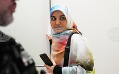 Осъдена във Франция иранска гражданка се завърна у дома, след като Иран освободи двама французи