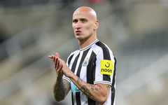 Бивш халф на Ливърпул и Нюкасъл се хвърли в треньорството в Саудитска Арабия